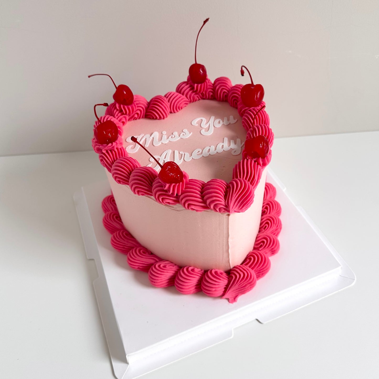 Simple Retro Cursive Heart Cake