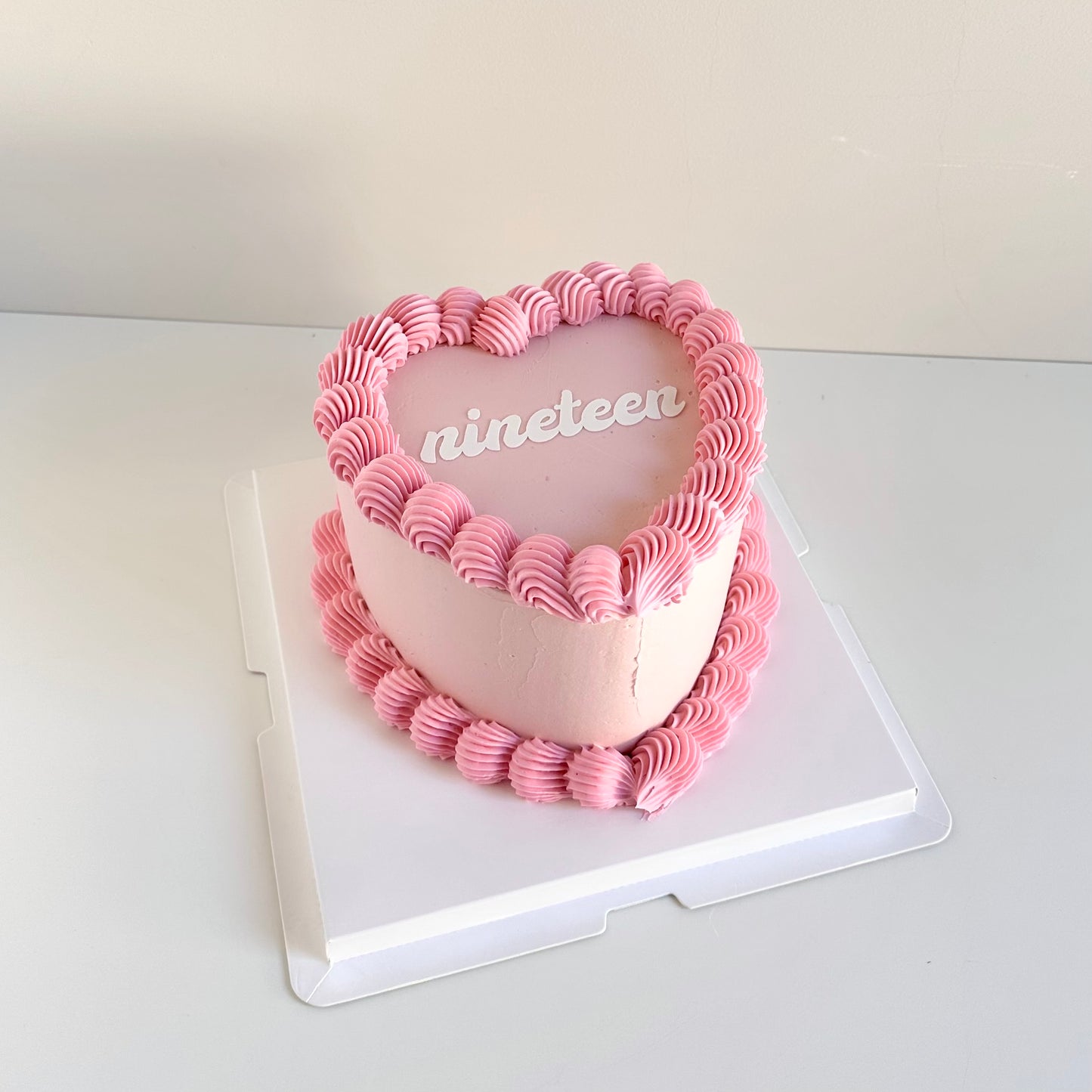 Simple Retro Cursive Heart Cake
